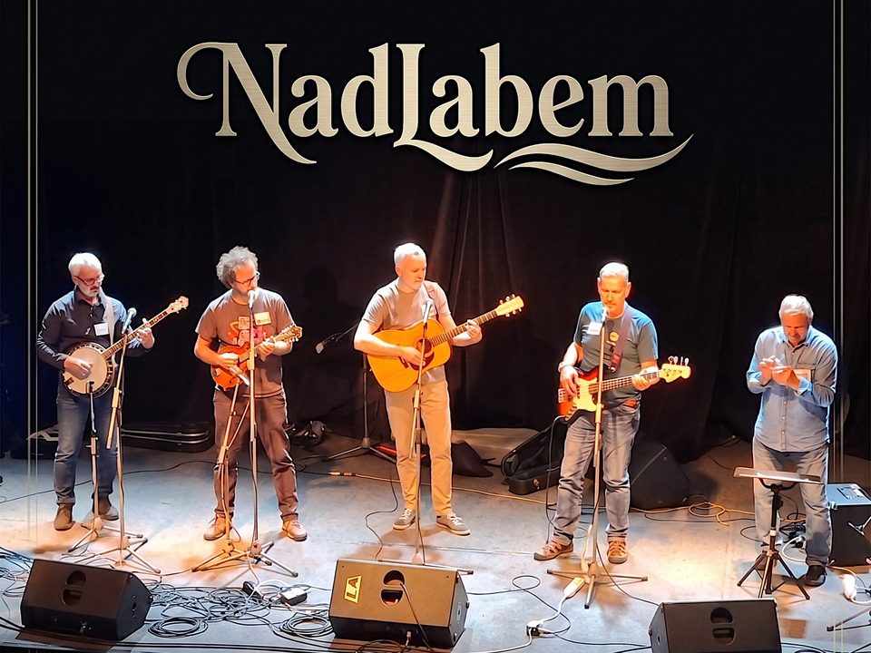 Kapela NadLabem na pódiu